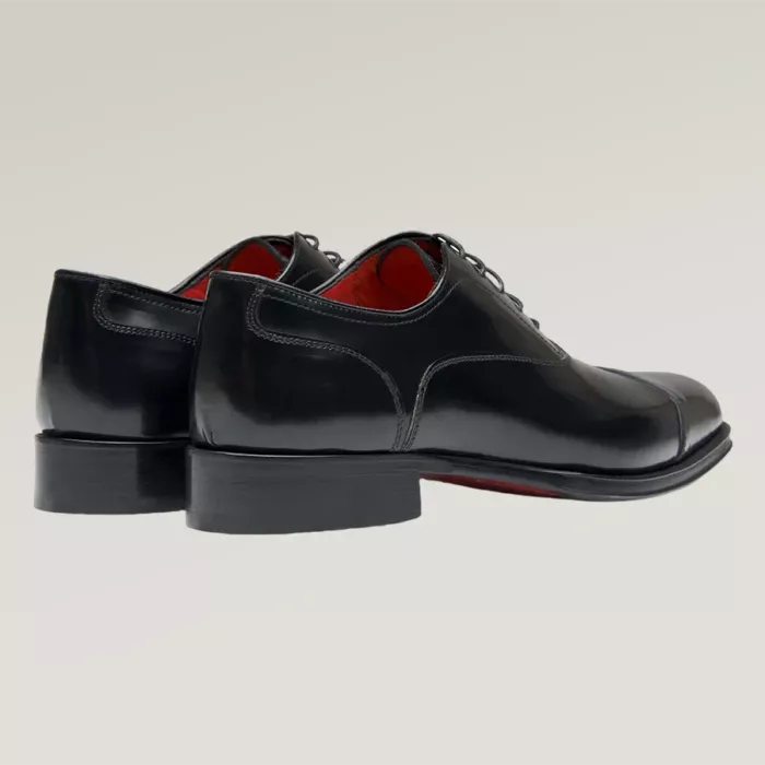 Scarpa Oxford realizzata in pelle nera