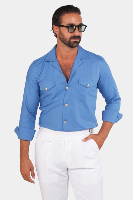 Blaues Safari-Hemd