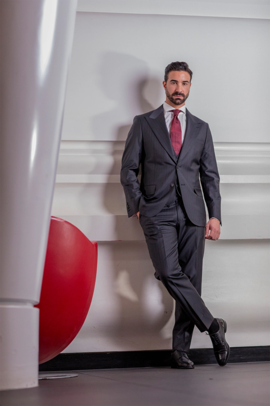 Black striped single-breasted modern-fit suit