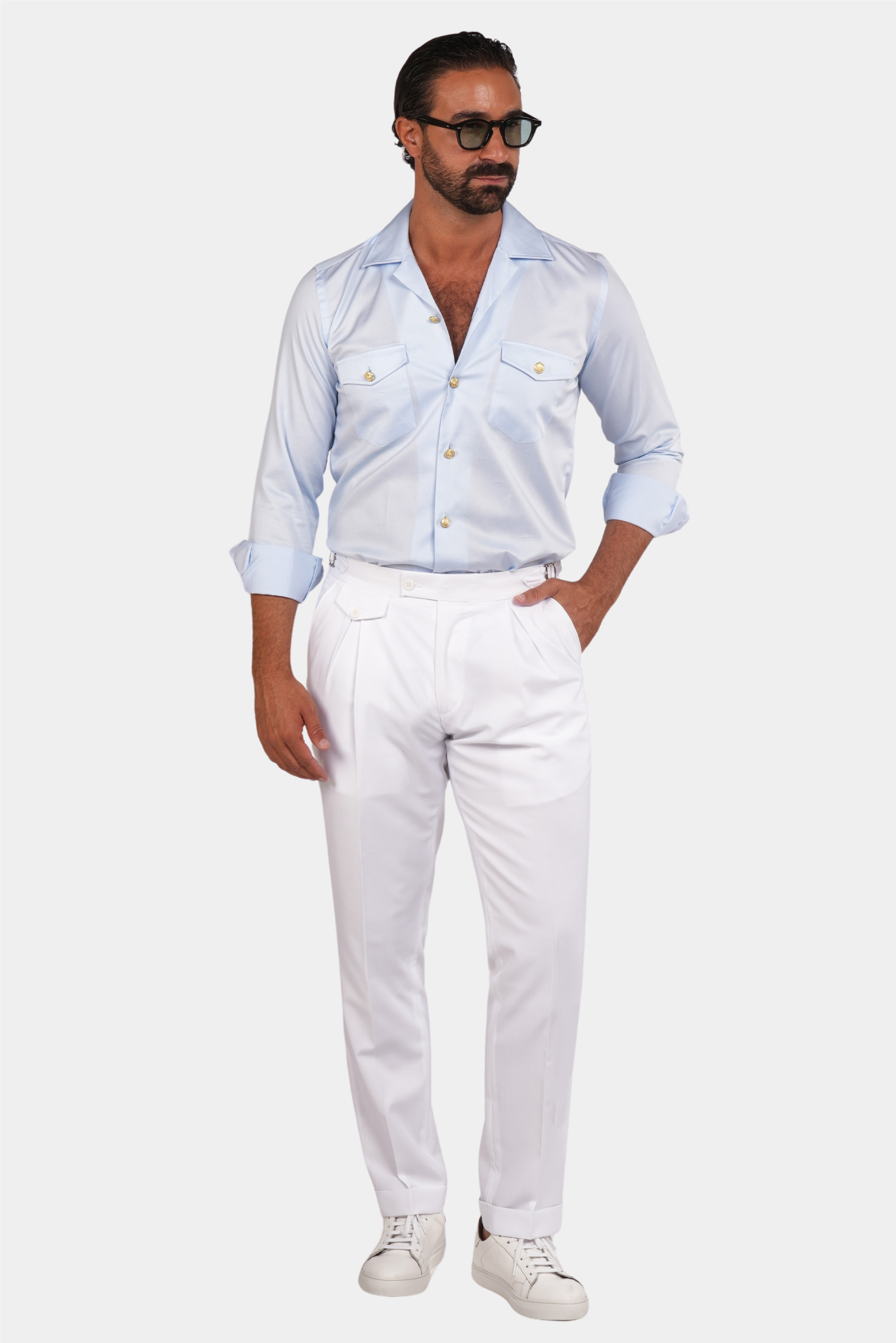 Helles Blaues Safari-Hemd