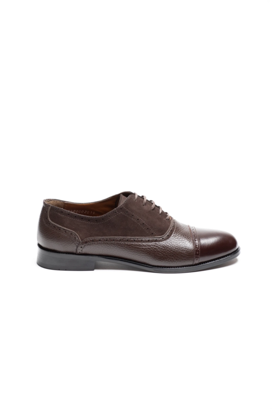 Braune klassische Schuhe
