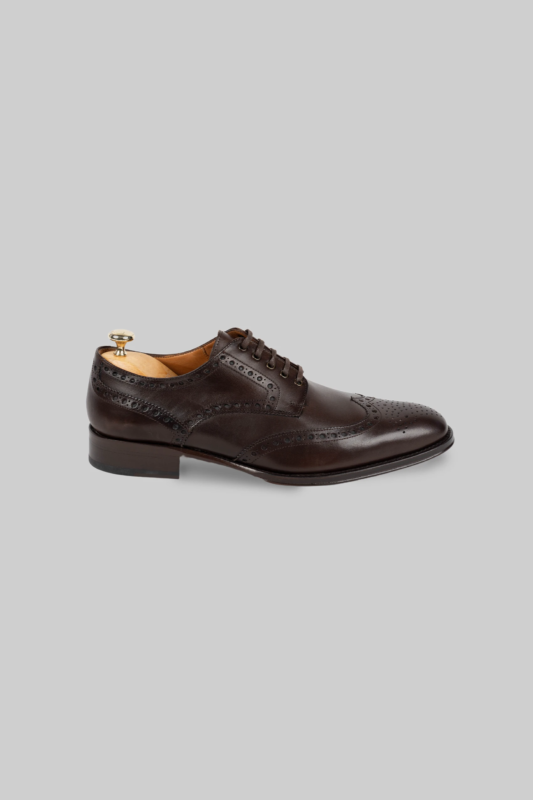 Brauner Lederschuh im Derby-Stil