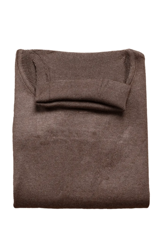 Rollkragenpullover Brünette