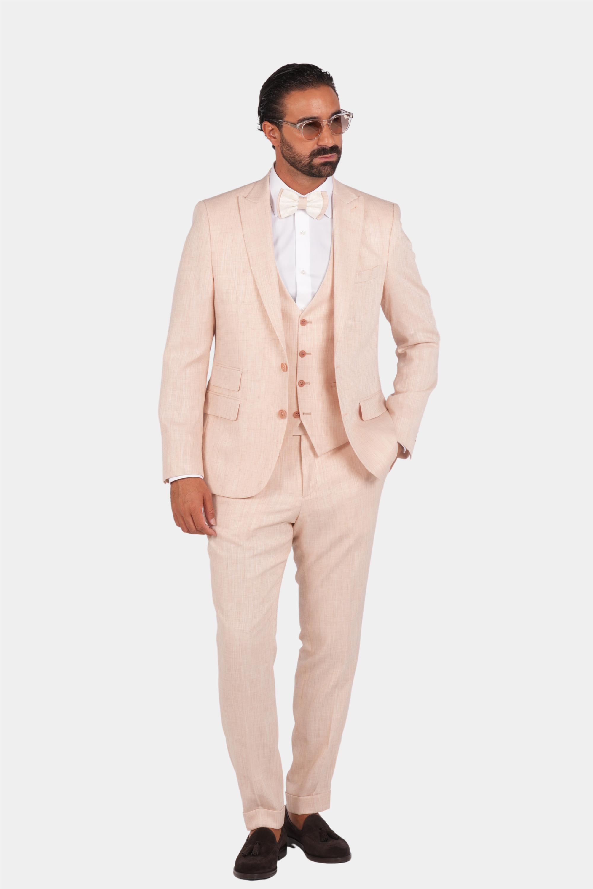 Hellpfirsichfarbener Einreiher-Dreiteiler aus Mikrofaser mit Tailored Fit