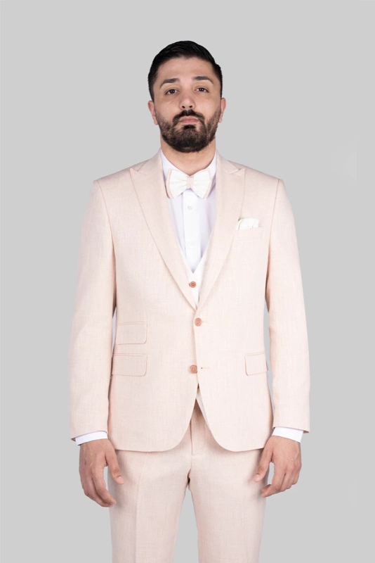 Hellpfirsichfarbener Einreiher-Dreiteiler aus Mikrofaser mit Tailored Fit