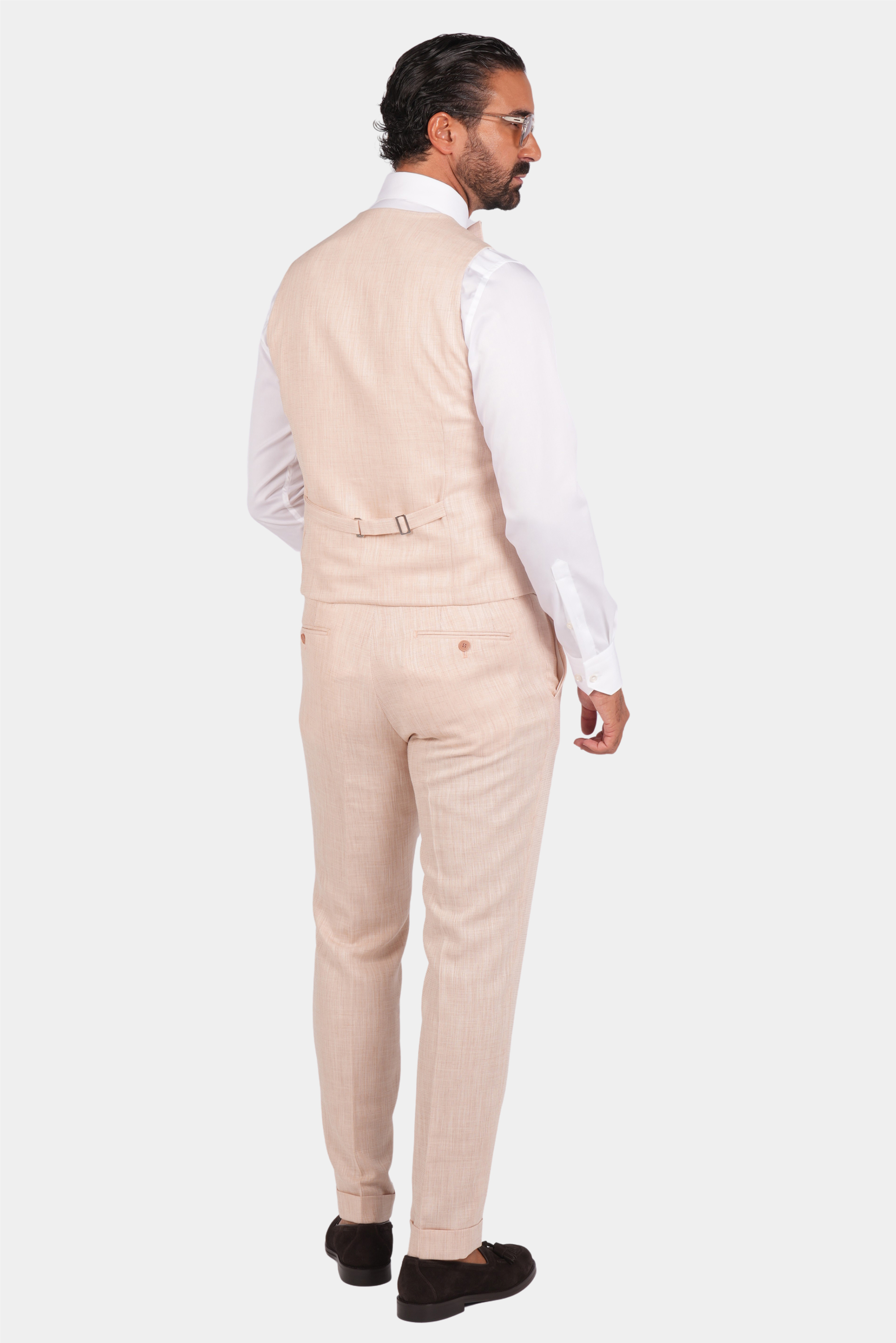Hellpfirsichfarbener Einreiher-Dreiteiler aus Mikrofaser mit Tailored Fit